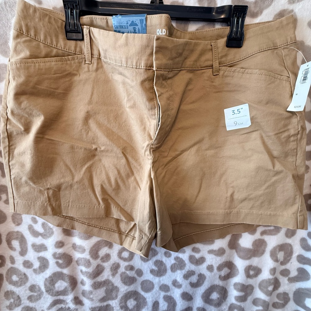 NWT - Old Navy Khaki Shorts - 3.5inch inseam - Size 16